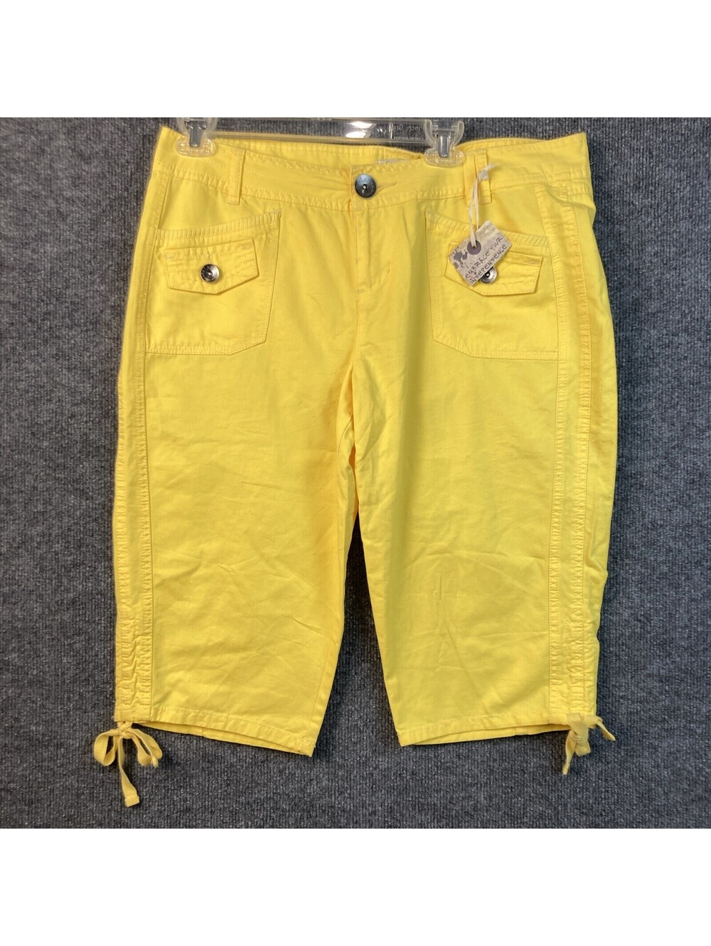 L.E.I. Womens Junior Size 15 Ashley Trouble Bright Yellow Bermuda Shorts